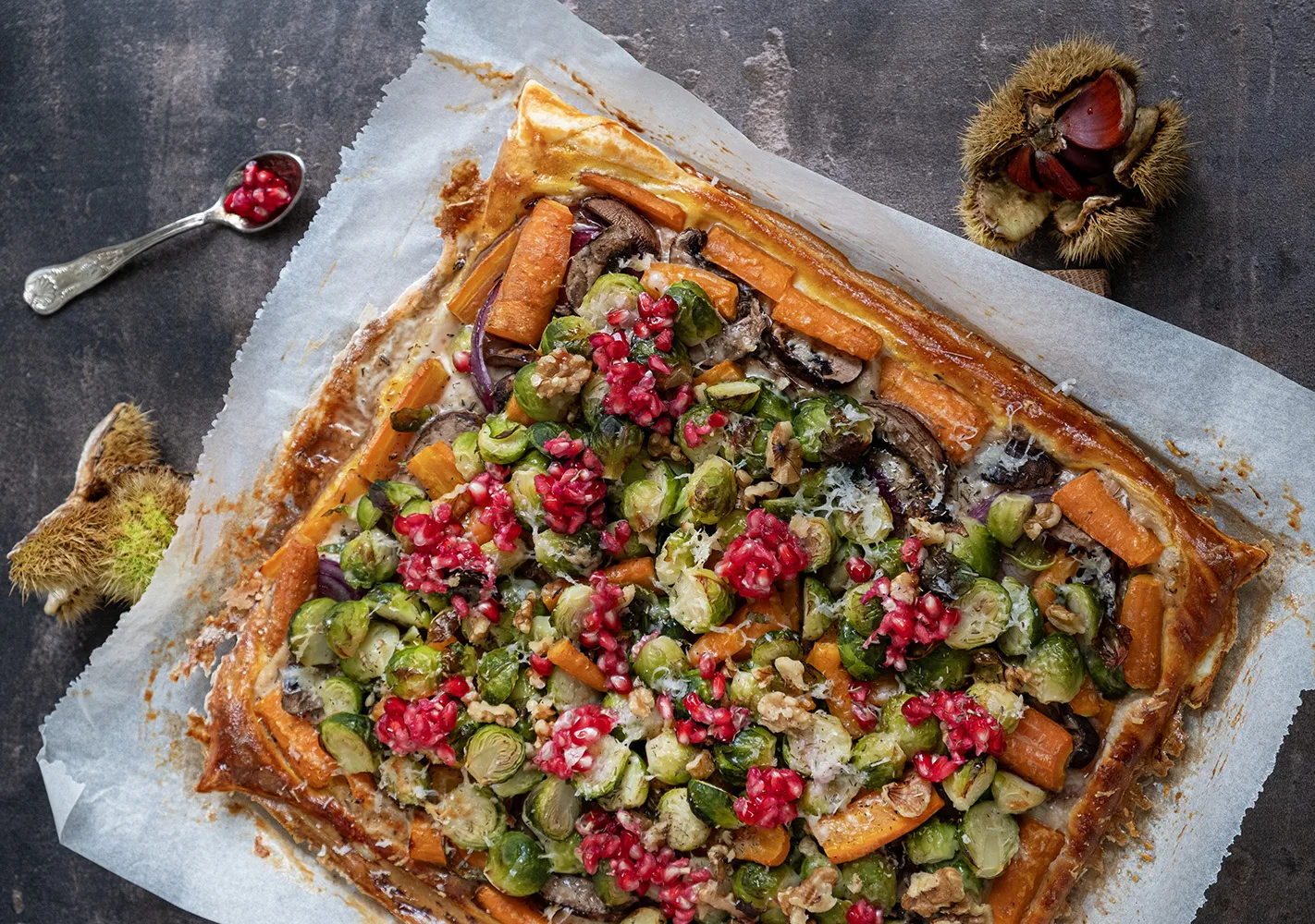 Spruitjes, waspeen en kastanjechampignons als plaattaart